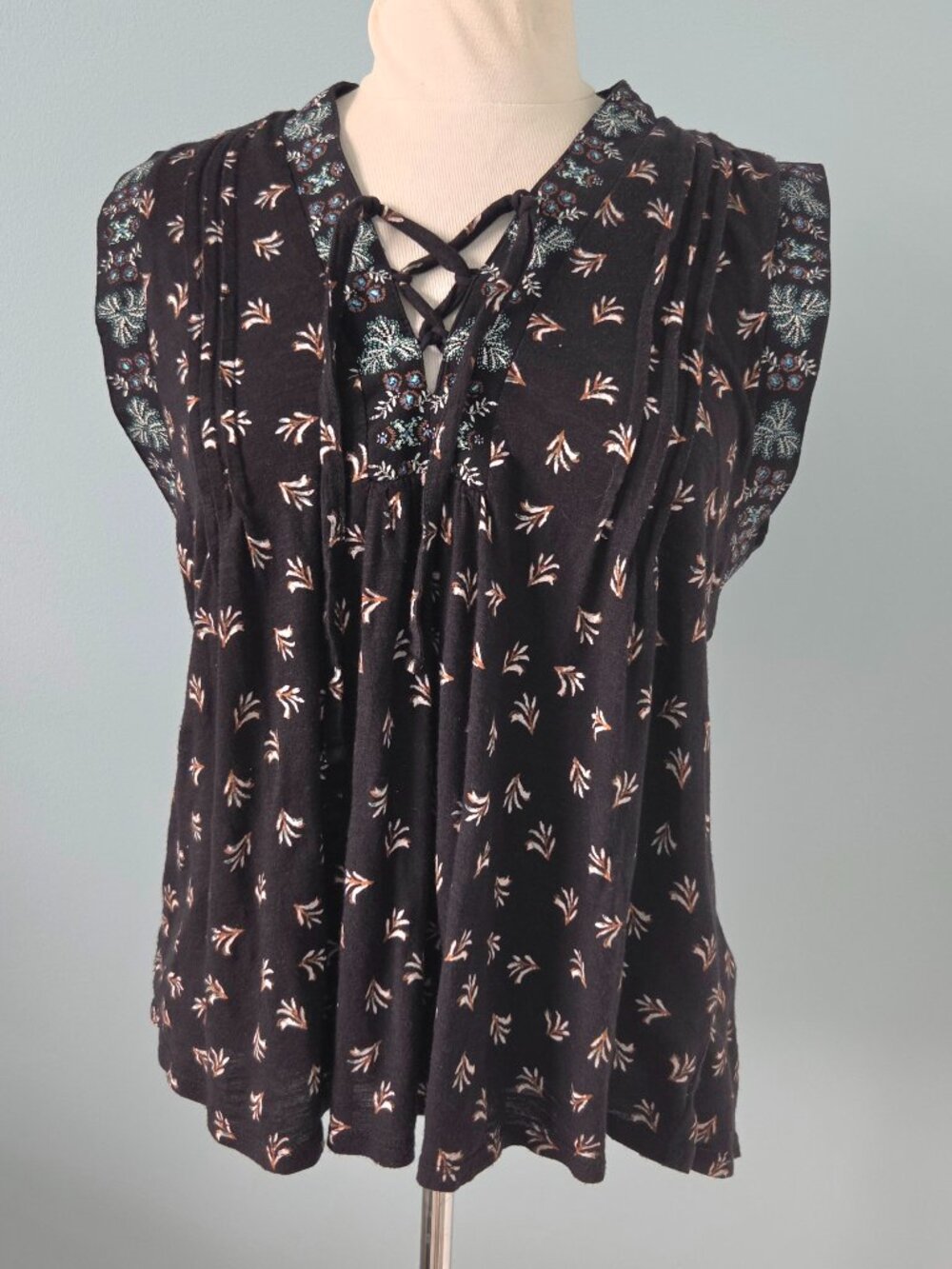 LUCKY BRAND FLUTTER SLEEVE BOHO-STYLE PEASANT TOP, SIZE M